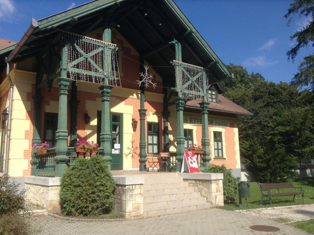 Nocleg ze śniadaniem St. Hubertus Etterem Es Panzio