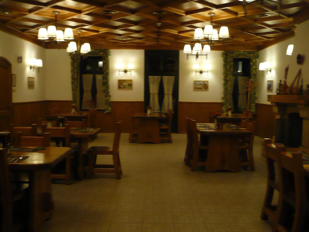 St. Hubertus Etterem Es Panzio * Parádsasvár