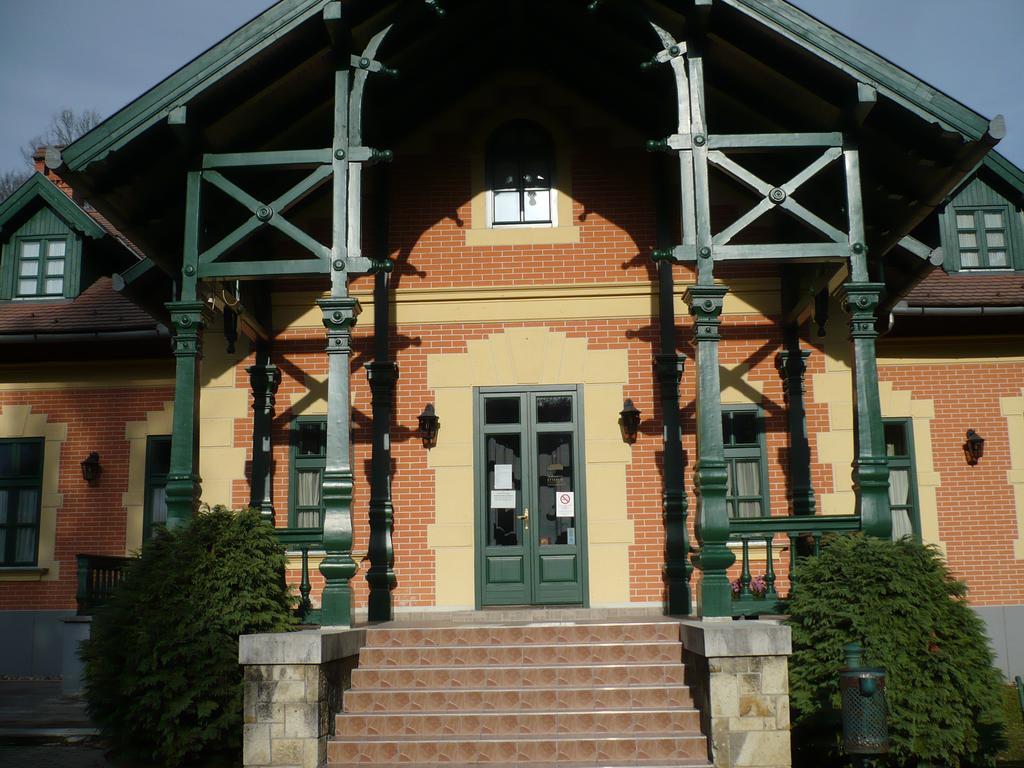 St. Hubertus Etterem Es Panzio Parádsasvár