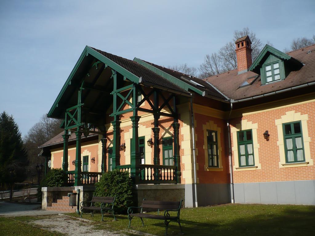 St. Hubertus Etterem Es Panzio Nocleg ze śniadaniem